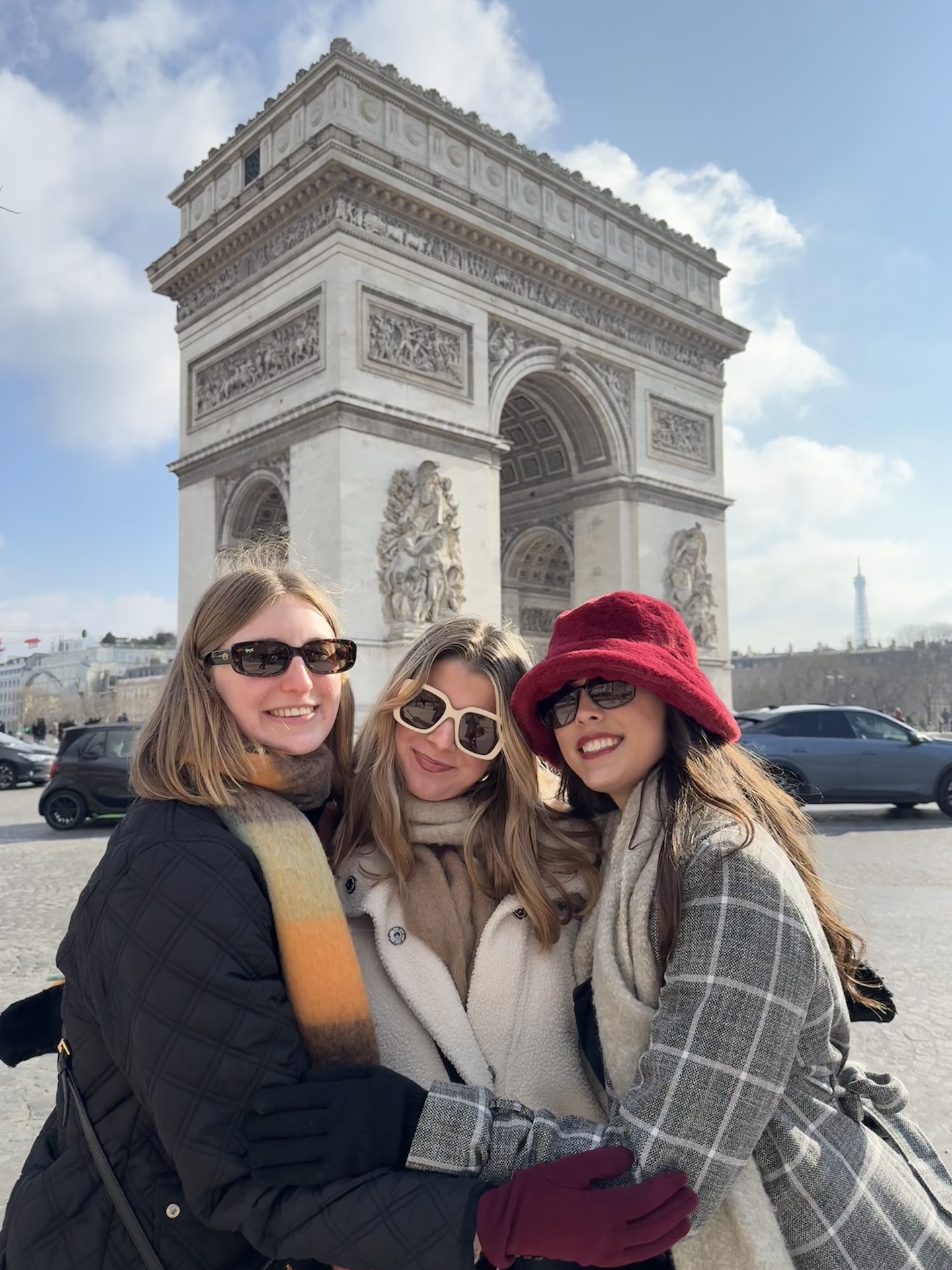 Girls in front of Arc de Triomphe